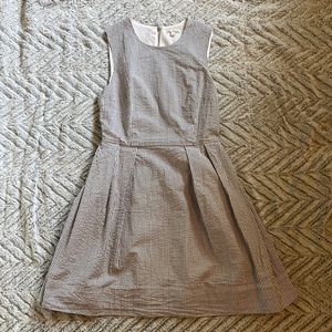GAP Seersucker Dress size 4 pockets EUC